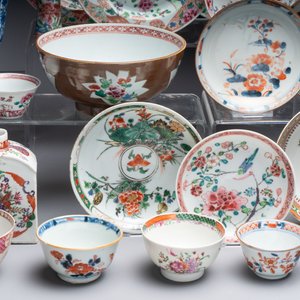 A collection of 37 Chinese blue, white, famille rose and verte wares, Kangxi/Qianlong — foto 5