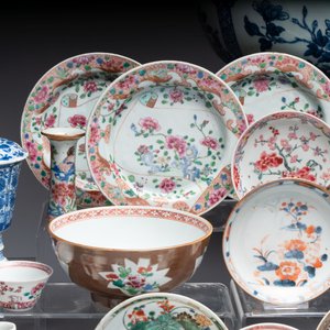 A collection of 37 Chinese blue, white, famille rose and verte wares, Kangxi/Qianlong — foto 6