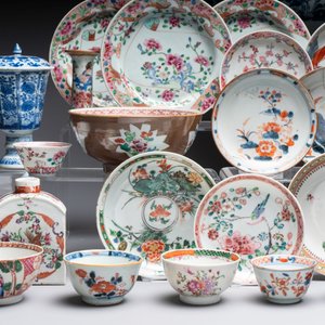 A collection of 37 Chinese blue, white, famille rose and verte wares, Kangxi/Qianlong — foto 8