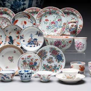 A collection of 37 Chinese blue, white, famille rose and verte wares, Kangxi/Qianlong — foto 9