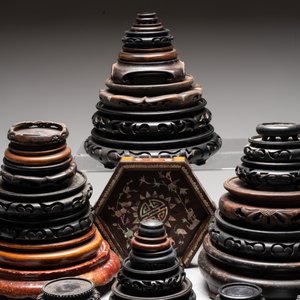 A collection of 37 Chinese wooden stands, 19/20th C. — foto 2