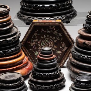 A collection of 37 Chinese wooden stands, 19/20th C. — foto 3