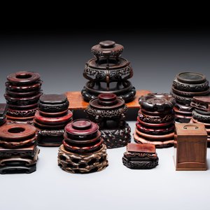 A collection of 38 Chinese wooden stands and a box, 19/20th C. — photo 2