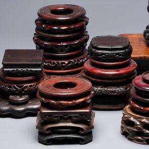 A collection of 38 Chinese wooden stands and a box, 19/20th C. — photo 5