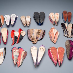 A collection of 44 pairs of Chinese silk and cotton lotus shoes, Qing and Republic — photo 6