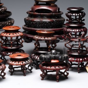 A collection of 45 Chinese wooden stands, 19/20th C. — foto 3