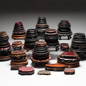 A collection of 51 Chinese wooden stands, 19/20th C. — foto 1