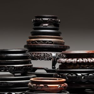 A collection of 51 Chinese wooden stands, 19/20th C. — foto 2