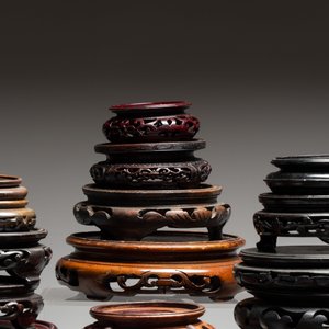 A collection of 51 Chinese wooden stands, 19/20th C. — foto 3
