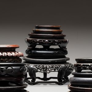 A collection of 51 Chinese wooden stands, 19/20th C. — foto 4