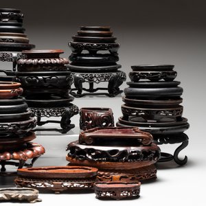 A collection of 51 Chinese wooden stands, 19/20th C. — foto 6