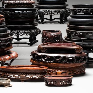 A collection of 51 Chinese wooden stands, 19/20th C. — foto 8