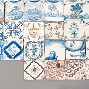 A collection of 54 blue, white, manganese and polychrome Dutch Delft tiles, 17/18th C — photo 4