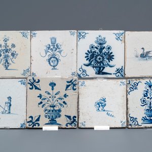 A collection of 54 Dutch Delft blue and white and manganese tiles, 17/18th C. — 照片 6