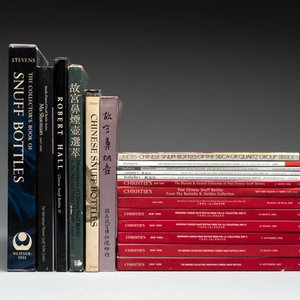 A collection of 7 books and 12 auction catalogues on Chinese snuff bottles — photo 1