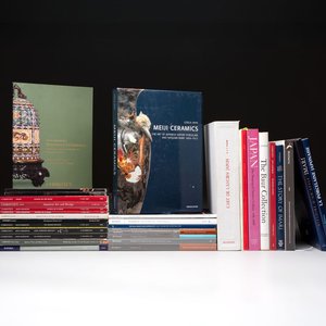 A collection of 7 books and 26 auction catalogues on Japanese arts, 1983-2022 — 照片 1