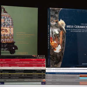 A collection of 7 books and 26 auction catalogues on Japanese arts, 1983-2022 — 照片 2