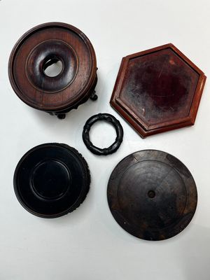 A collection of 70 Chinese wooden stands, 19/20th C. — photo 4