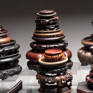 A collection of 70 Chinese wooden stands and covers, 19/20th C. — foto 11