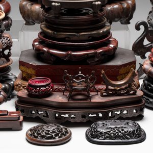 A collection of 70 Chinese wooden stands and covers, 19/20th C. — foto 6