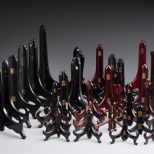 A collection of 75 Chinese folding wooden plate stands, 20th C. — foto 2