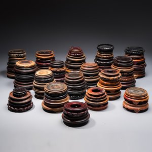 A collection of 75 Chinese wooden stands, 19/20th C. — photo 1