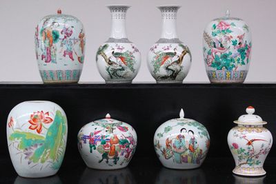 A collection of 8 Chinese porcelain vases, 19/20th C.