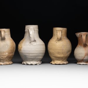 A collection of 8 German proto stoneware ribbed jugs, including 'Jacobakans', 14th C. — photo 11