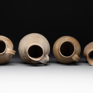 A collection of 8 German proto stoneware ribbed jugs, including 'Jacobakans', 14th C. — photo 12