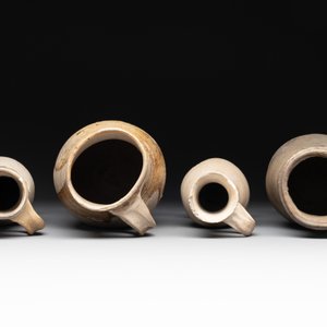 A collection of 8 German proto stoneware ribbed jugs, including 'Jacobakans', 14th C. — photo 6