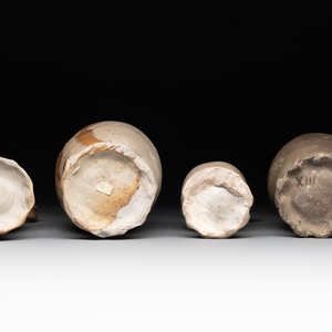 A collection of 8 German proto stoneware ribbed jugs, including 'Jacobakans', 14th C. — photo 7