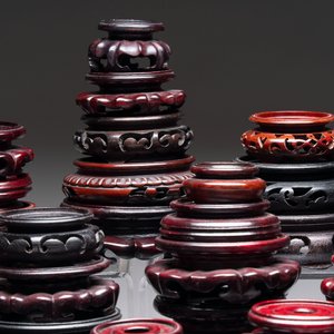 A collection of 80 Chinese wooden stands, 19/20th C. — foto 2