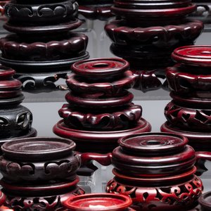A collection of 80 Chinese wooden stands, 19/20th C. — foto 8