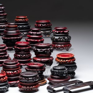 A collection of 80 Chinese wooden stands, 19/20th C. — foto 10