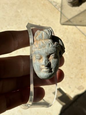 A collection of 9 Gandhara grey schist and stucco fragments of Buddha and divinities, 1/2nd C. — photo 2