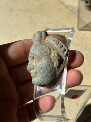 A collection of 9 Gandhara grey schist and stucco fragments of Buddha and divinities, 1/2nd C. — photo 3