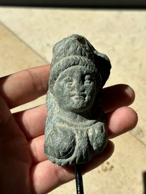A collection of 9 Gandhara grey schist and stucco fragments of Buddha and divinities, 1/2nd C. — photo 35