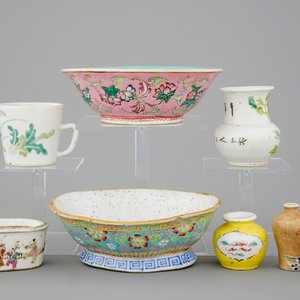 A collection of 9 various Chinese porcelain objects, famille rose and Qianjiang cai, 19/20th C. — photo 6