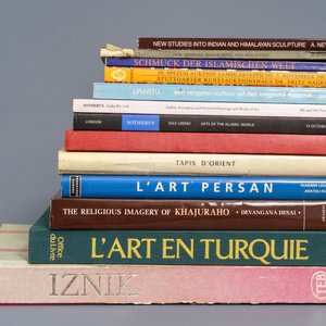A collection of books and catalogues on Islamic art — 照片 2