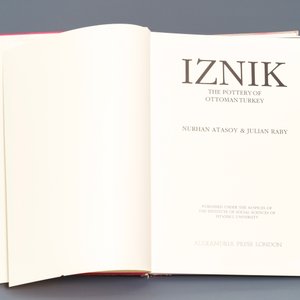 A collection of books and catalogues on Islamic art — 照片 3