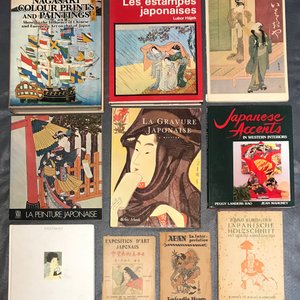 A collection of books and magazines on Japanese arts — 照片 6
