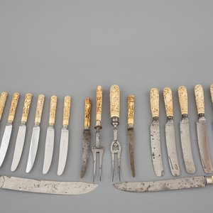 A collection of carved ivory handled cutlery, probably India, 19th C. — foto 1