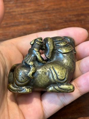 A collection of Chinese and Sino-tibetan bronze sculptures and paper weights, Qing — 照片 22