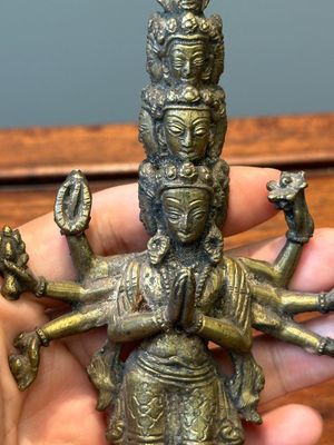 A collection of Chinese and Sino-tibetan bronze sculptures and paper weights, Qing — 照片 3