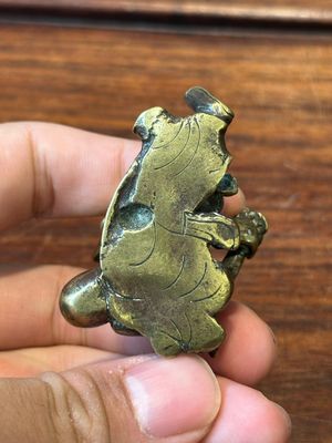 A collection of Chinese and Sino-tibetan bronze sculptures and paper weights, Qing — 照片 40