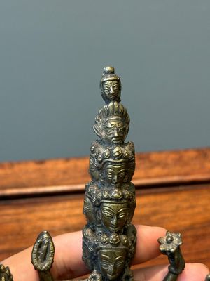 A collection of Chinese and Sino-tibetan bronze sculptures and paper weights, Qing — 照片 4