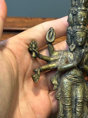 A collection of Chinese and Sino-tibetan bronze sculptures and paper weights, Qing — 照片 6