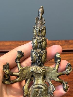 A collection of Chinese and Sino-tibetan bronze sculptures and paper weights, Qing — 照片 8