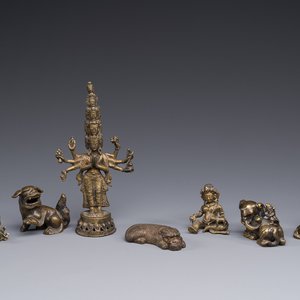 A collection of Chinese and Sino-tibetan bronze sculptures and paper weights, Qing — 照片 1
