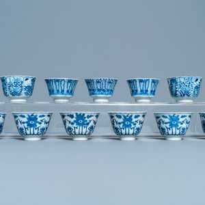 A collection of Chinese blue and white cups and saucers, 19th C. — 照片 16